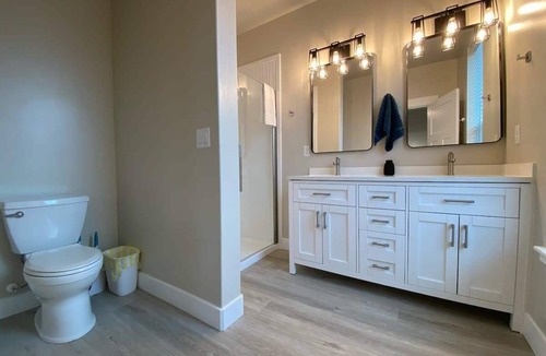 Pleasant Grove House | King Suite with Twin Loft – Family & Pet Friendly