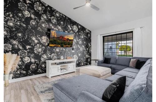 Paradise Valley Village House | Kings Villa