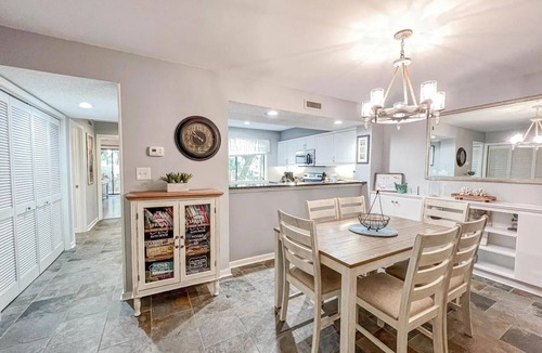 Arcadian Shores Villa | Kingston Richmond Pk 14B 1st floor w/pool & beach