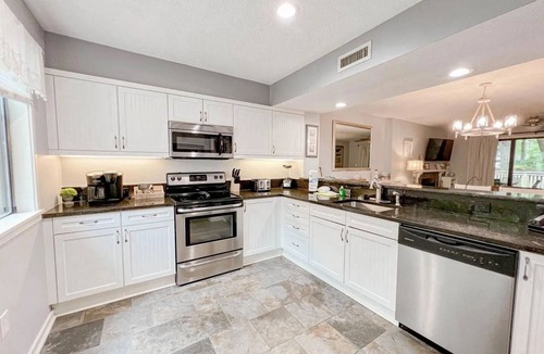 Arcadian Shores Villa | Kingston Richmond Pk 14B 1st floor w/pool & beach