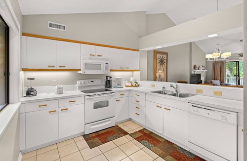 Arcadian Shores Villa | Kingston SJP 13D 2nd floor Villa w/pool/beach