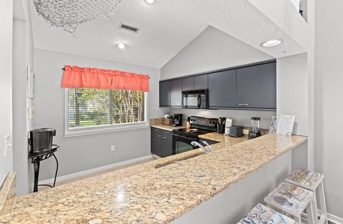 Arcadian Shores Villa | Kingston WHP 12H 2nd floor Villa w/pool/beach