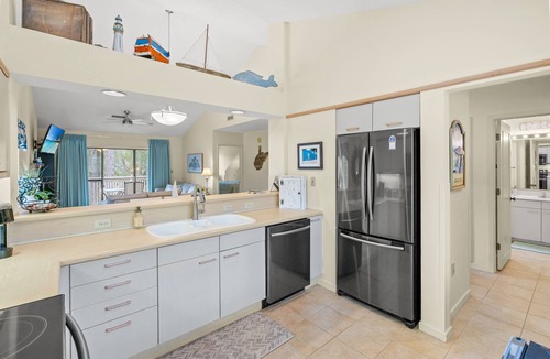 Arcadian Shores Villa | Kingston WHP 21D 2nd floor Villa w/pool/beach