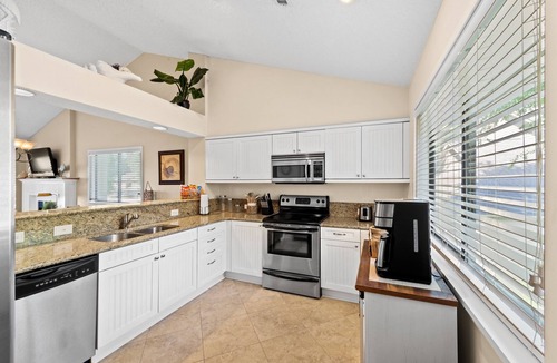 Arcadian Shores Villa | Kingston WHP 9i 2nd level Villa w/pool/beach