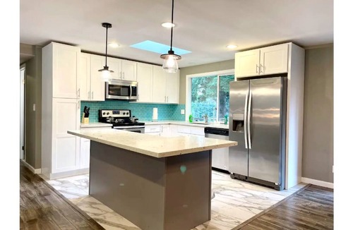 Inglewood-Finn Hill House | Kirkland Cheerful 3 bedroom 2 bath house