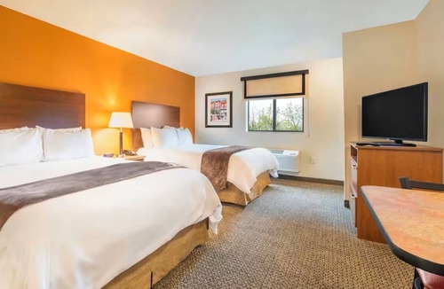 Overland Park Hotel | Kitchen-Equipped Suites Near Prairiefire Shopping District