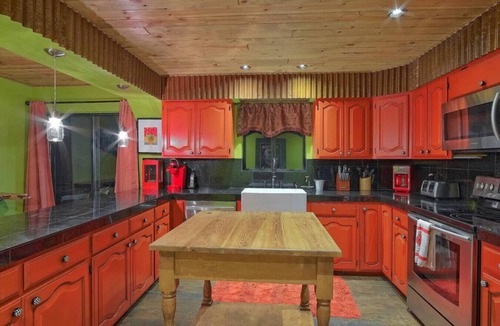 Pinetop Cabin | Kobey's Ski Lodge - Sleeps 33 - Theater Room - Game Room - Golf - Dogs Welcome