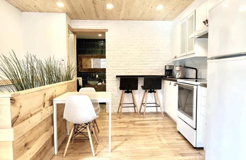 Boischatel Apartment | L'Escapade Champlain - 2 Min Falls - Free Parking