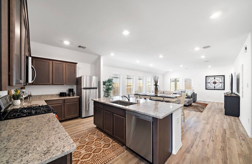 La Marque House | La Marque Spacious 4 Bedroom New home close to I-45 Hwy