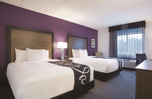 Linthicum Heights Hotel | La Quinta Inn & Suites by Wyndham Baltimore BWI Airport