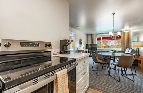 Northwest Bellevue Hotel | La Residence Suite Hotel