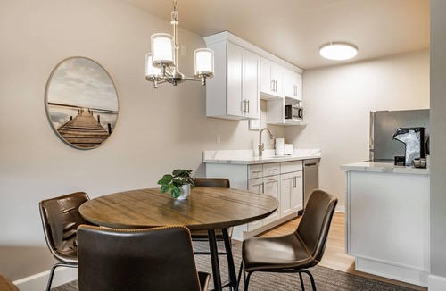 Northwest Bellevue Hotel | La Residence Suite Hotel