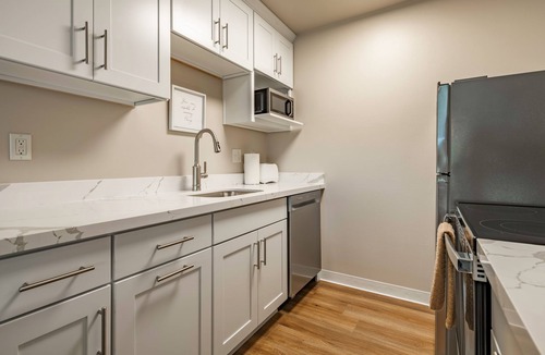 Northwest Bellevue Hotel | La Residence Suite Hotel