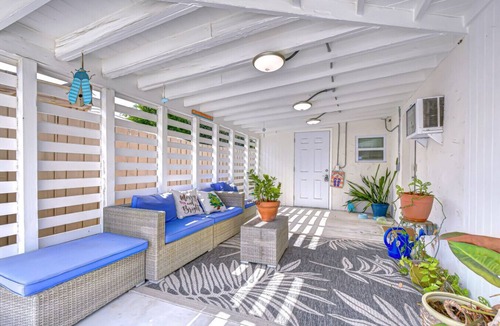 South Bradenton House | Lady Palm: 2/1 w garden vibes three miles to IMG