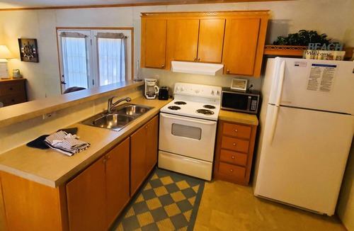 Ridgedale Cottage | Lake "Beach" Cottage w/Boat Slip & Rentals, Dock & Hot Tub!