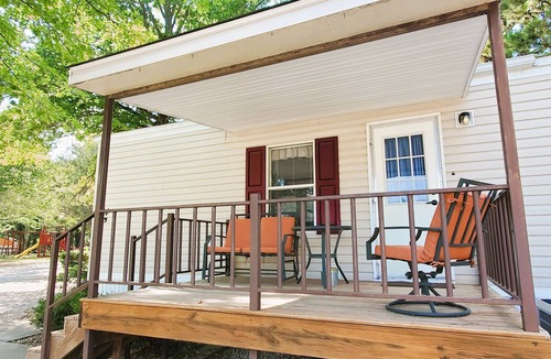 Ridgedale Cottage | Lake "Beach" Cottage w/Boat Slip & Rentals, Dock & Hot Tub!
