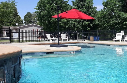 Ridgedale Cottage | Lake "Beach" Cottage w/Boat Slip & Rentals, Dock & Hot Tub!