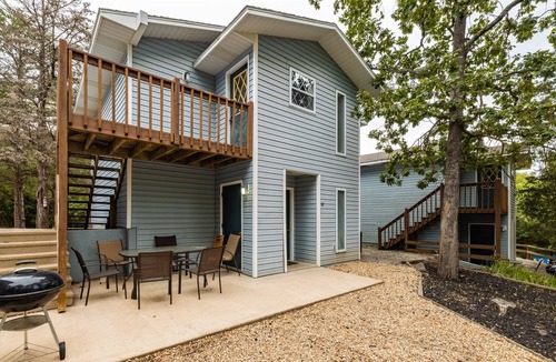 Indian Point House | Lake Lodge 48 - Resort Next to Silver Dollar City!