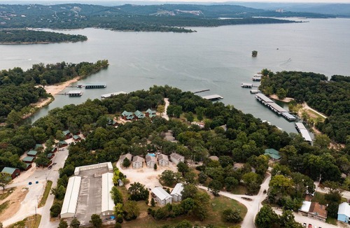 Indian Point House | Lake Lodge 48 - Resort Next to Silver Dollar City!