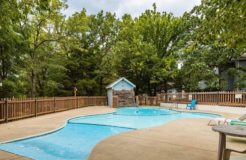 Indian Point House | Lake Lodge A - Resort Next to Silver Dollar City!