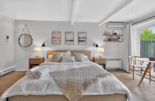 Mont-Tremblant Apartment | Lake & Mountain Views/Brick Fireplace/Free Shuttle