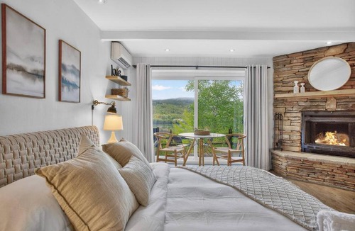 Mont-Tremblant Apartment | Lake & Mountain Views/Brick Fireplace/Free Shuttle