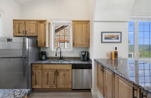 Indian Point Condo | Lake & Mountain View Condo - The Cliffs on Indian Point - Silver Dollar City