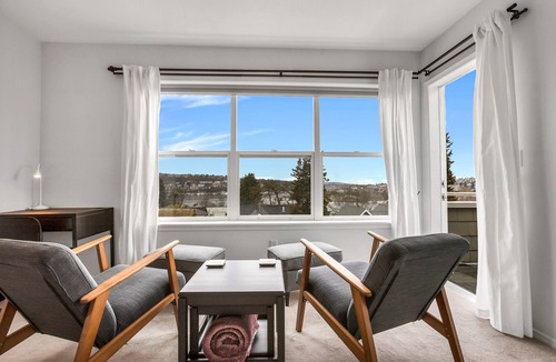 Eastlake House | Lake Union Family Friendly Home