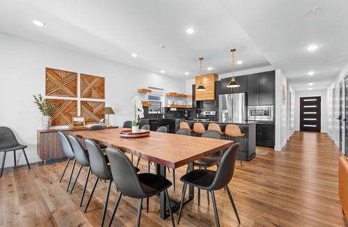 Hollister House | Lake View Hot Tub Resort Pools Arcades Family Fun