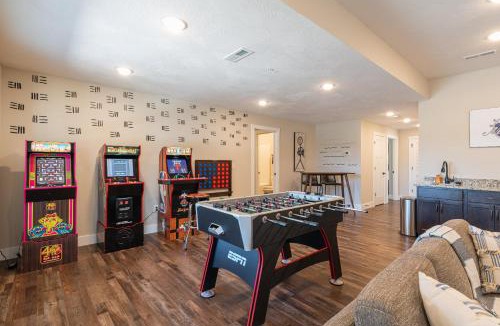 Hollister House | Lake View with Hot Tub & Game Area! Indoor & Outdoor Pool! All Bathrooms Ensuite