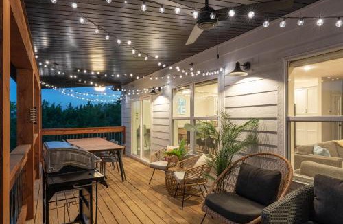 Hollister House | Lake View with Hot Tub & Game Area! Indoor & Outdoor Pool! All Bathrooms Ensuite
