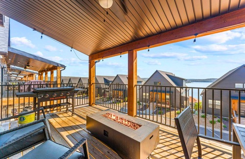 Hollister House | Lake Views Hot Tub Arcade Karaoke Retreat