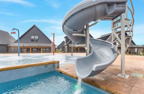 Hollister House | Lake Views Hot Tub Arcade Karaoke Retreat