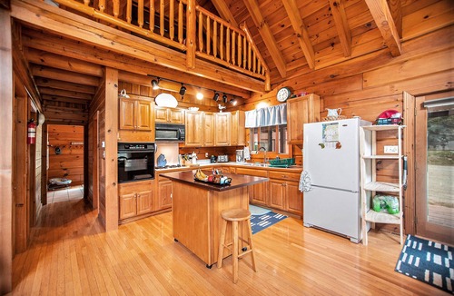 Fountain Cottage | Lakefront Cabin with Guest Cabin and Rec Room. Sleeps 14