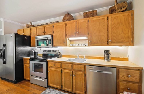 Pine Mountain Valley Cabin | Lakefront Hamilton Cabin w/Dock & Fire Pit!