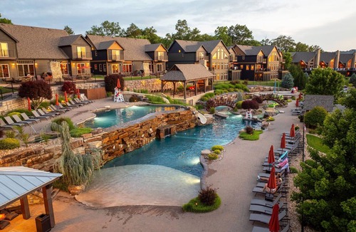 Indian Point House | Lakefront Luxury Lodge | Sleeps 18 | Lazy River & Pools | Dock | Pickleball