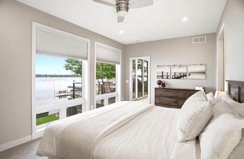 Mound Villa | Lakefront Luxury