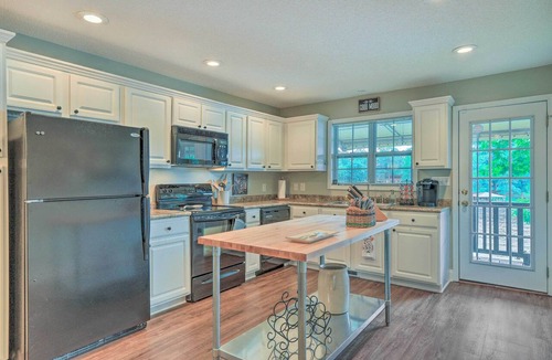 Milledgeville Cottage | Lakefront Retreat w/Deep Water + Great Views!