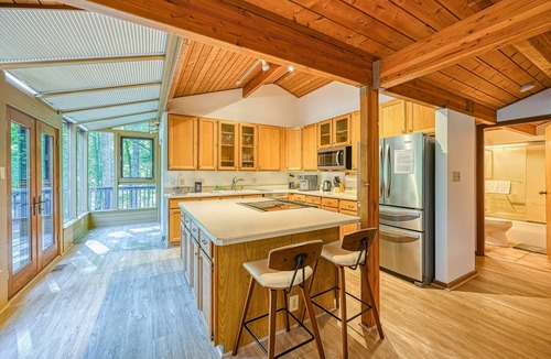 Blue Water House | Lakefront retreat w/private dock, fast WiFi, gas grill & central AC, dogs