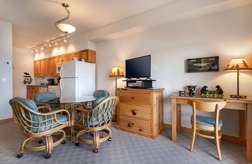 Polson Condo | Lakefront Studio with views!
