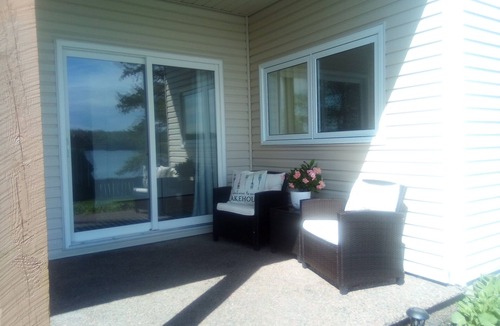 Cole Harbour Apartment | Lakefront suite