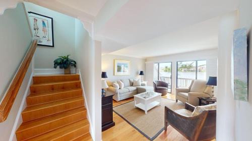 Litchfield by the Sea House | Lakeside Updated Villa: Pool and Beach Access