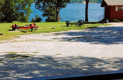 Blue Eye Cabin | Lakeview Cabin #14 - Table Rock Lake at Happy Hollow Resort