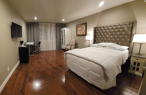 Central Houghton Hotel | Lakeview Hotel