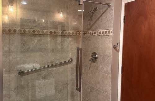 Central Houghton Hotel | Lakeview Hotel