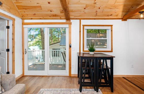 Mayfield Cottage | Lakeview King Suite-Sauna-Hot Tub-Pontoon Rentals!