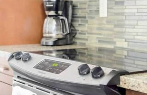 Harrison Hot Springs Apartment | Lakeview Splendor- 7-BR Penthouse Bliss Rooftop