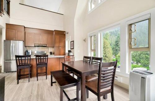 Harrison Hot Springs Apartment | Lakeview Splendor- 7BR Penthouse Bliss Combo unit