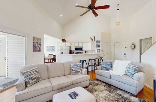 Kimberling City Condo | Lakeviews-inviting 3 bedroom condo-community pool