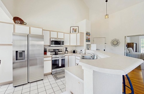 Kimberling City Condo | Lakeviews-inviting 3 bedroom condo-community pool
